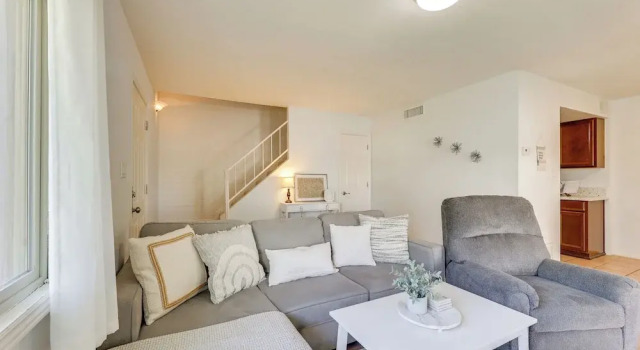 2 Mi to Old Town & Fashion Sq: Townhome w/ Pools, Забронировать Апартаменты/квартира Отели Скотсдейл с парковкой, Парковка