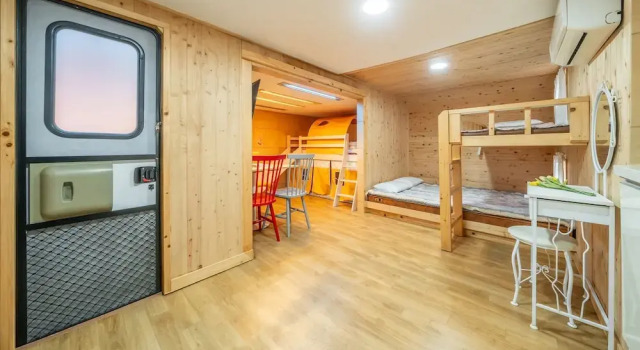 Chuncheon Free People's Caravan Pension, Rezerwuj Pensjonat Hotele w Chuncheon z parkingiem, Parking