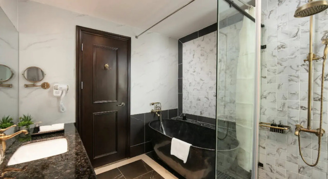 Номер Standard MAY DE VILLE Crown Hotel
