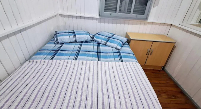 CASA completa em TORRES-RS - Na mais bela praia Gaúcha - Cozinha - Banheiro - Ar condicionado - Smart TV 32 Android Apps Youtube - Netflix - Prime Vídeo e Wi-Fi - Estacionamento - Acomoda até 10 pessoas - Anfitriã Superhost no BnB, Забронировать Отель «постель и завтрак» Торрис Риу-Гранди-ду-Сул, рядом с Lutheranian University of Brazil