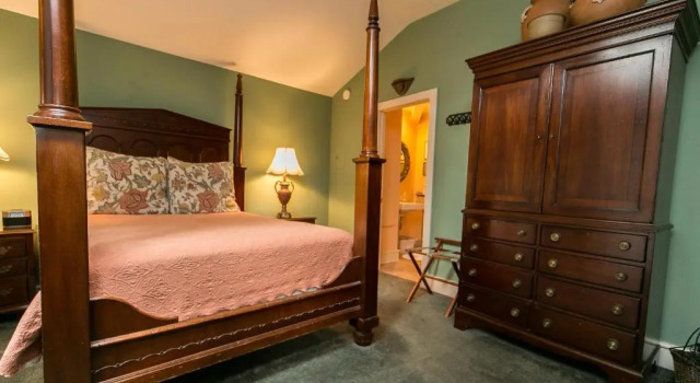 Hidden Garden Cottages & Suites, Book Hotel Hoteller i Saugatuck med parkering, Parkering