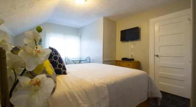 A and FayeBed and Breakfast, Inc, Забронировать Отель «постель и завтрак» Отели Бруклина с завтраком, рядом с Holy Cross Roman Catholic Church, Завтраки