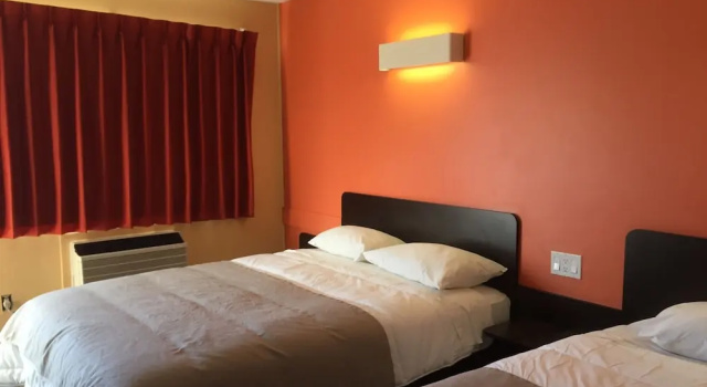 Четырёхместный номер Comfort с видом на горы Riverside Motel Cache Creek