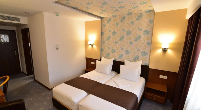Двухместный номер Comfort с балконом Hotel Forum