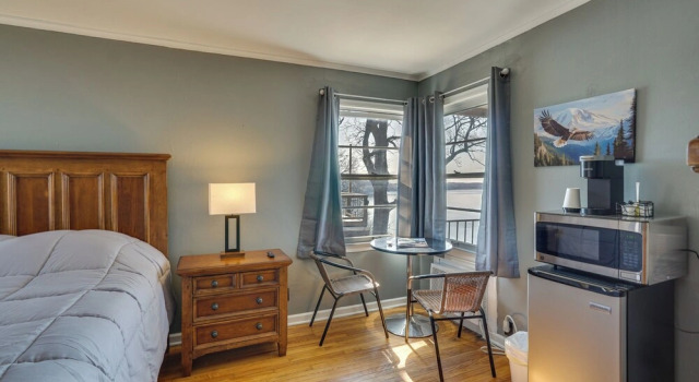 Unit 1: Pool Days & Lake Views on Bagnell Strip, Book Lejlighed Lake Ozark USA