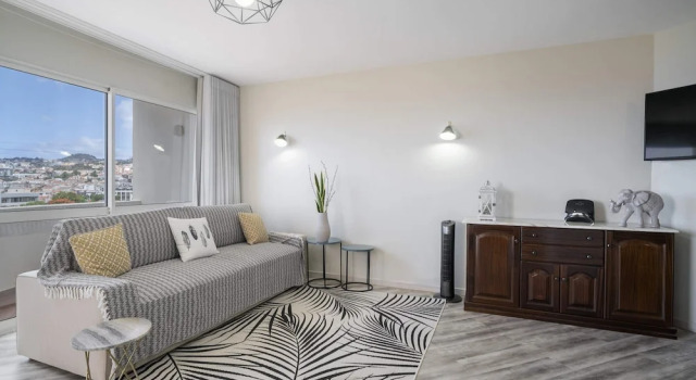 Light and sea View in Funchal Centre, Alegria III, Rezerwuj Hotel Hotele w Funchal z parkingiem, Parking