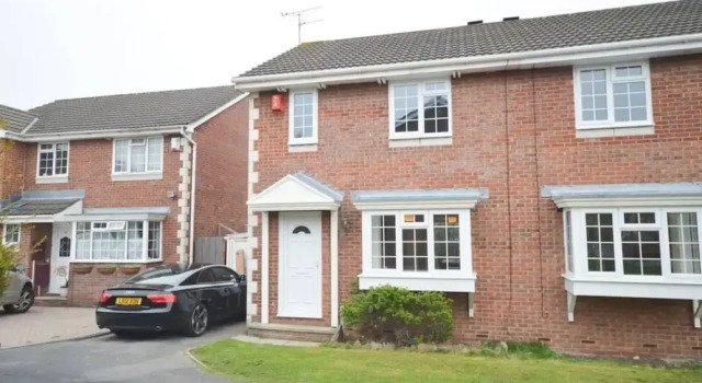 Fantastic 3-bedroom House in Bradley Stoke, Забронировать Отель Отели Англии 3 звезды, 3*