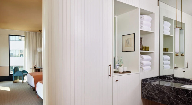 Четырёхместный номер Standard с балконом Hotel Henrietta