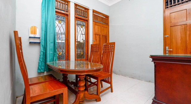 Griya Widya Syariah by OYO Rooms, Prenota Hotel Hotel a Klaten con parcheggio, Parcheggio