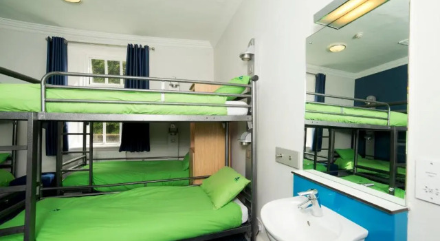 Кровать в общем номере YHA Grinton Lodge