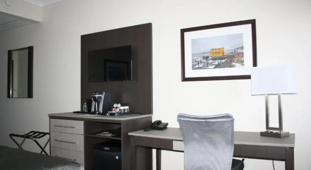 Четырёхместный номер Standard Crossroads Inn & Suites