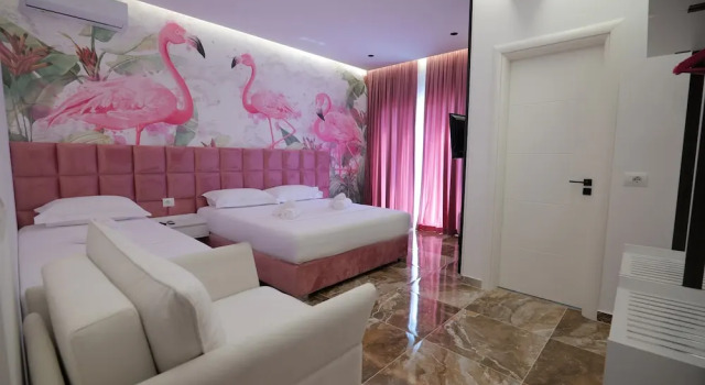 Четырёхместный номер Deluxe La Maison Boutique Hotel
