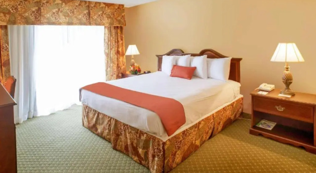 Люкс Clarion Hotel & Suites Convention Center Fredericksburg