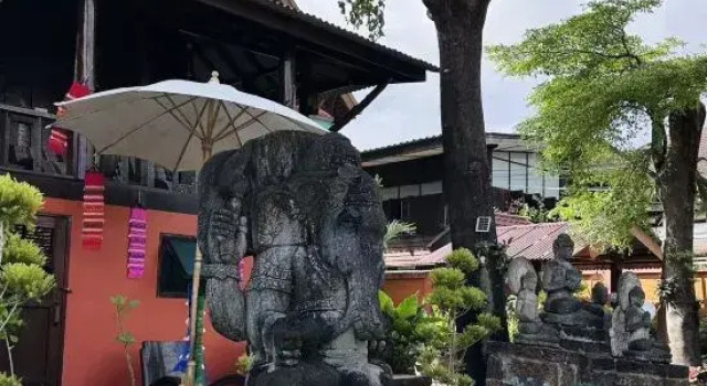 Thai Tom s GuestHouse, Забронировать Отель Отели Чиангмай 3 звезды, рядом с Art in Paradise Chiang Mai, 3*