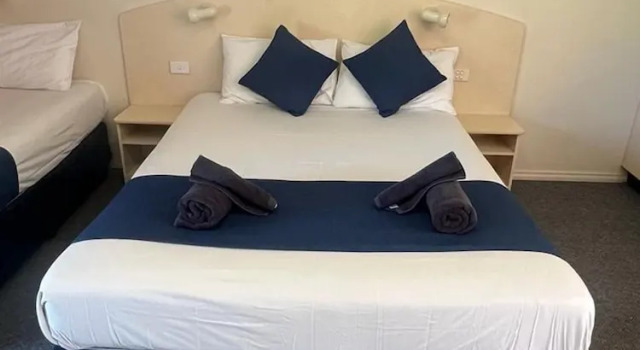 Семейный номер Standard с 2 комнатами с видом на парк Outback Quarters Motel Hay