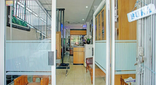 SPOT ON 92905 Sutomo Residence Syariah Near Taman Tugu Padang Area, Book Hotel Hoteller i Lawang med parkering, Parkering