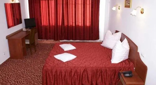 Hotel Flora, Varaa Hotelli Drobeta-Turnu Severin 