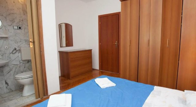Apartments & Rooms Dekanic, Prenota Appartamento Hotel a Isole Quarnerine con parcheggio, Parcheggio