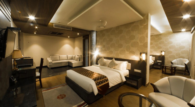 Costa Riviera Hotel, Забронировать Отель Бизнес-отели Варанаси, 4* 5*