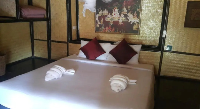 Семейное бунгало Eco Lanta Hideaway Beach Resort