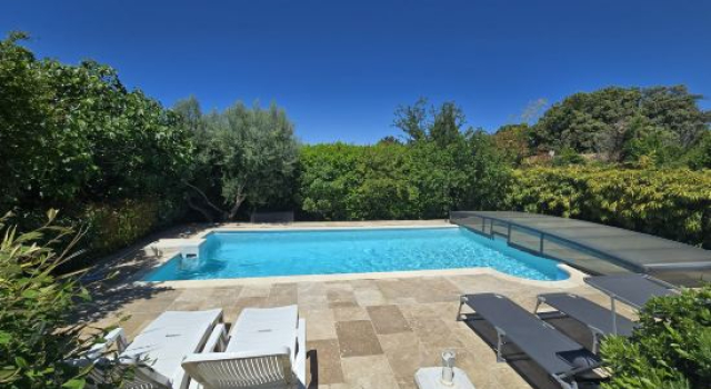 Cocoon Luberon / Independent house