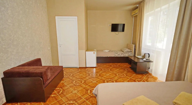 Четырёхместный номер Comfort с балконом Эдем