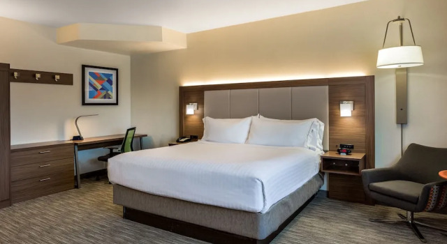 Двухместный люкс Holiday Inn Express & Suites Oroville Lake by IHG