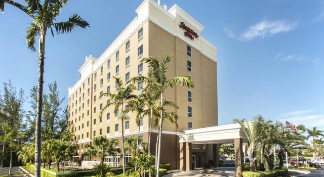 Hampton Inn by Hilton Hallandale Beach Aventura, Забронировать Отель Отели Авентура с бассейном, Бассейн