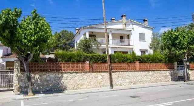 Casa De Vacaciones "CAL VIVES"