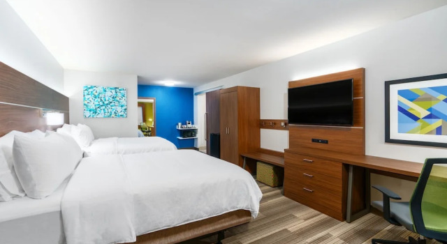 Четырёхместный номер Standard с видом на город Holiday Inn Express & Suites Lake Havasu - London Bridge by IHG