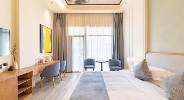 Люкс Beverly Boutique Hotel (Julonghu Oufenghua Street Shop)