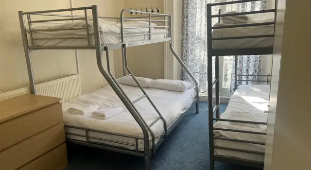 Четырёхместный семейный номер Standard c 1 комнатой Atlas Hostel