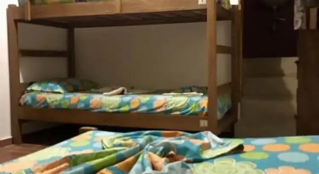 Кровать в общем номере Hostal La Casa de Felipe
