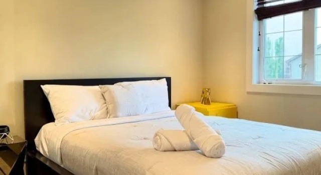 Spacious 3BR House in Aspen Hills, Boek Hotel Calgary Calgary Region