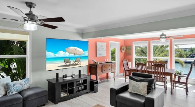 Coming Soon! Rest-a-shore Waterfront Home, New Private Pool 2 Bedroom Home by RedAwning, Забронировать Дом для отпуска Отели Маратон с парковкой, рядом с Fishermen's Community Hospital, Парковка