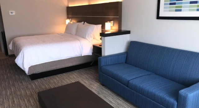Люкс Holiday Inn Express & Suites - Roanoke - Civic Center