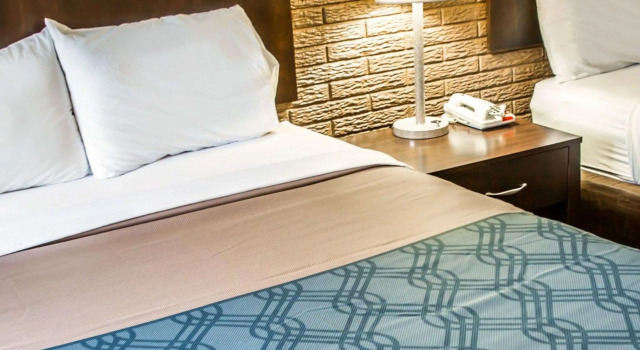 Четырёхместный номер Standard Rodeway Inn & Suites Wilmington North