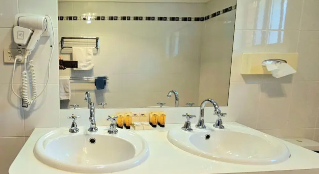 Апартаменты Deluxe Hilltops Retreat Motor Inn