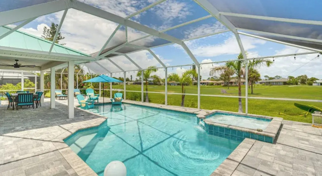 Коттедж Golf Course-facing Poolside Oasis in Rotonda West!