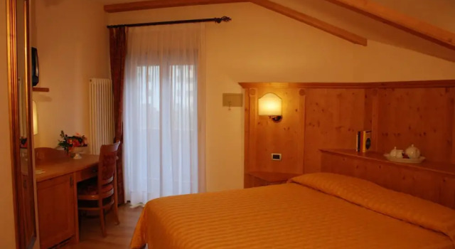 Двухместный номер Standard с балконом и с видом на город Ariston Lake View Hotel
