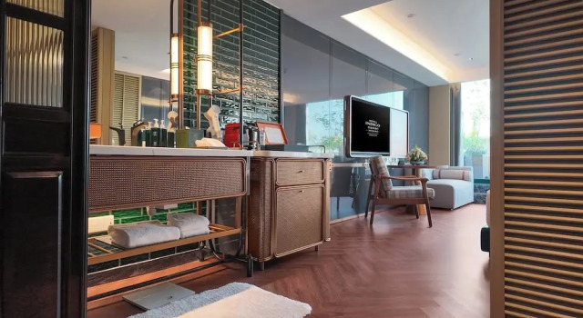 Четырёхместный номер Premium с балконом и с видом на город Hotel Indigo Harbin Central Avenue by IHG