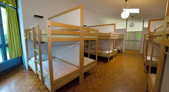 Кровать в общем номере (мужской номер) Luzern Youth Hostel