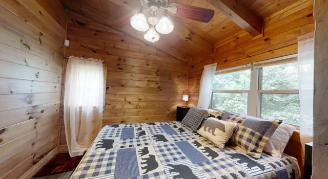 Yellow Cabin on the River, Book Hotel Hoteller i Newport med parkering, Parkering