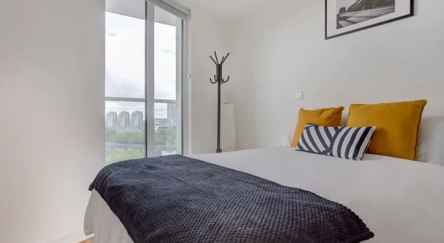 Plush Apartment in Manchester Near IWM North