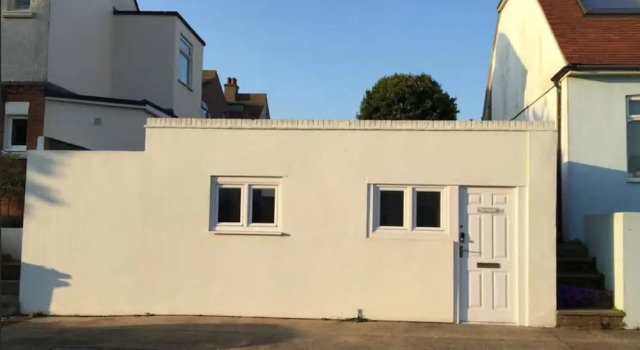 Spacious Studio Apartment in Brighton