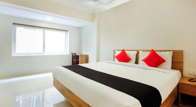 Capital O Sri Suprabhat Grand Near Kachiguda Railway Station, Забронировать Отель Отели Хайдарабада 3 звезды, рядом с Sundarayya Vignana Kendram, 3*