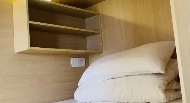 Кровать в общем номере (женский номер) Wash and sleep in the youth hostel