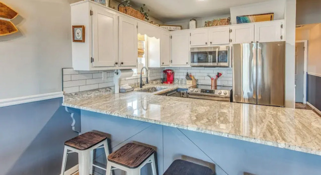 Коттедж Gorgeous OIB Escape w/ Dock & Canal View!