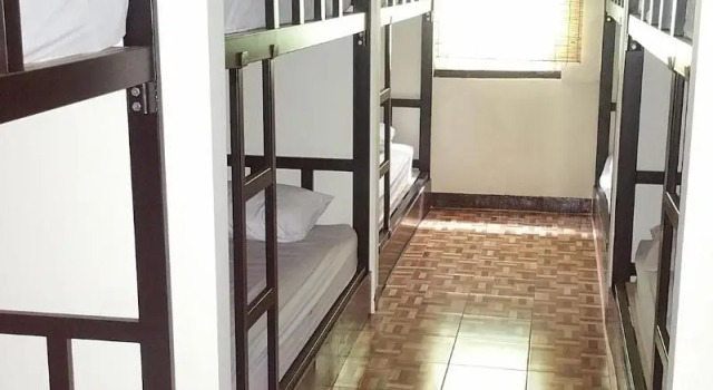 Relax Time Silom - Hostel, Забронировать Хостел Отели Бангкока с парковкой, рядом с Спа-центр Health Land Сатхорн, Парковка