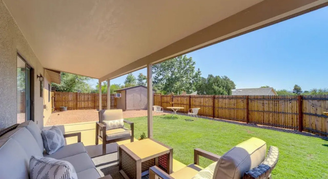 Коттедж Hike, Shop & Unwind: Cottonwood Home w/ Patio!
